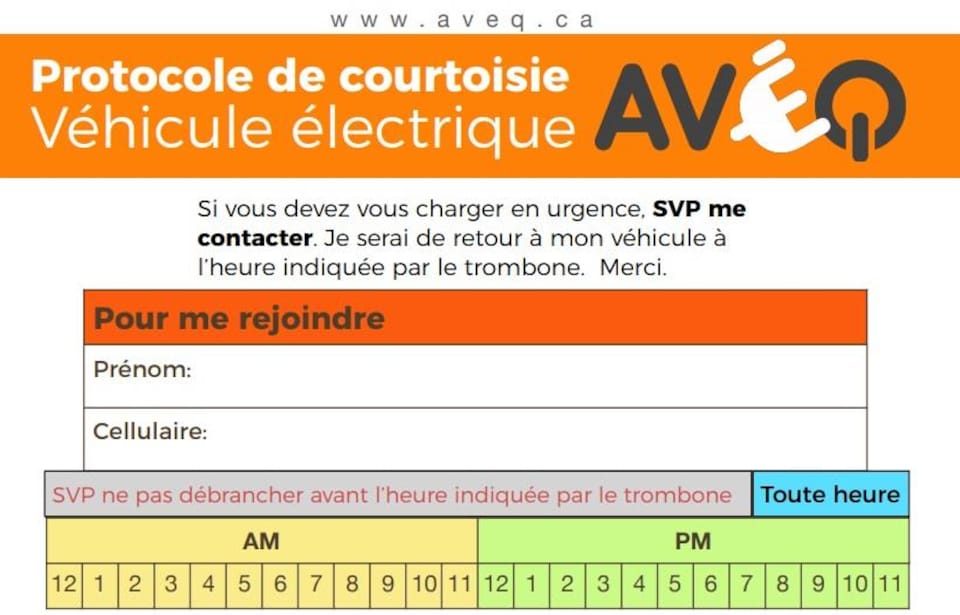Un formulaire destiné aux propriétaires de véhicules électriques où ils peuvent écrire leur nom, prénom, numéro de cellulaire et l'heure à laquelle ils prévoient libérer la borne.