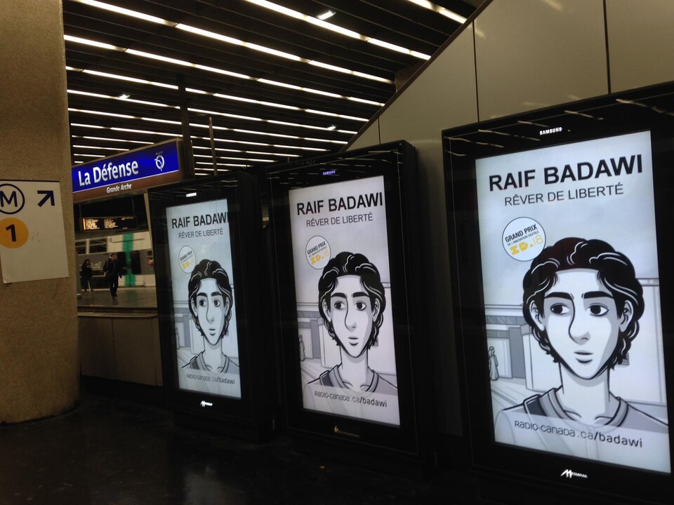 Des écrans avec la bande dessinée de Raif Badawi