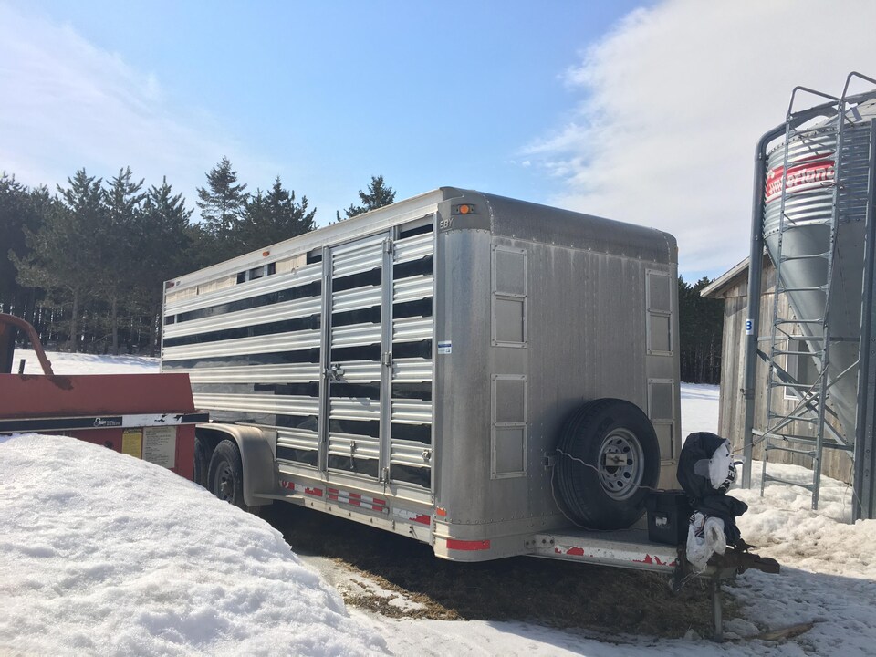 Des petits producteurs réclament la réouverture de l'abattoir de Saint