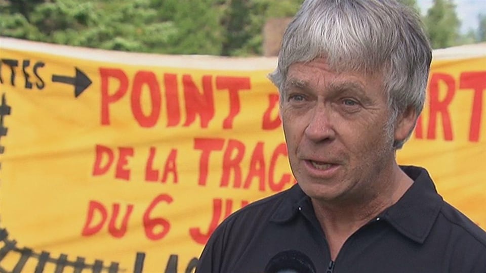 Robert Bellefleur, porte-parole de la Coalition des citoyens engagés pour la sécurité ferroviaire à Lac-Mégantic, pendant une entrevue