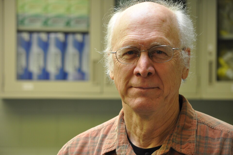 Scott Kraus, chef scientifique du centre Anderson Cabot de l'aquarium de la Nouvelle-Angleterre à Boston, étudie la baleine noire depuis plus de 40 ans.