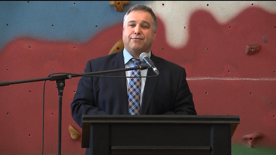 Le ministre de l'Éducation, Sébastien Proulx.
