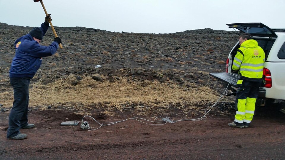 Un câble de communication à fibre optique permet d'évaluer l'activité sismique.