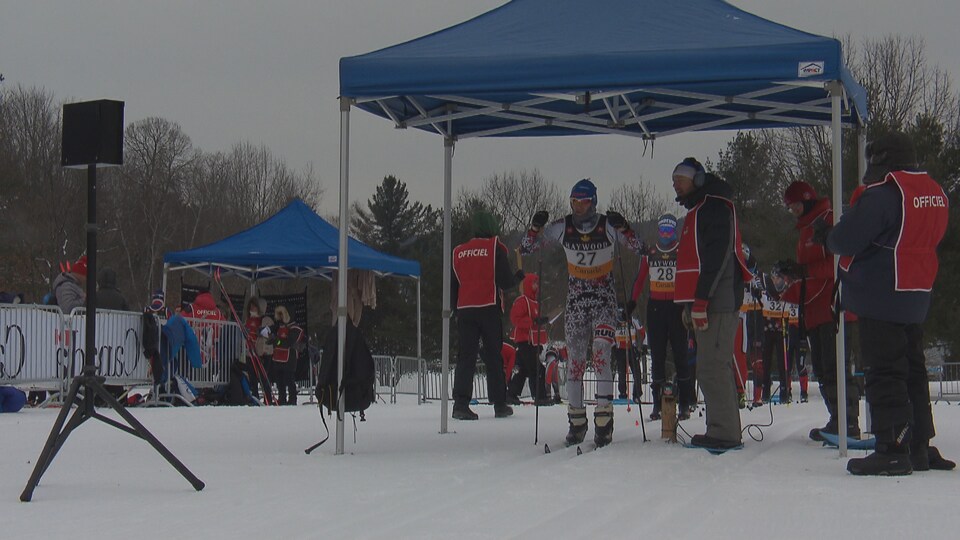 Près de 400 skieurs ont participé aux courses malgré le froid.