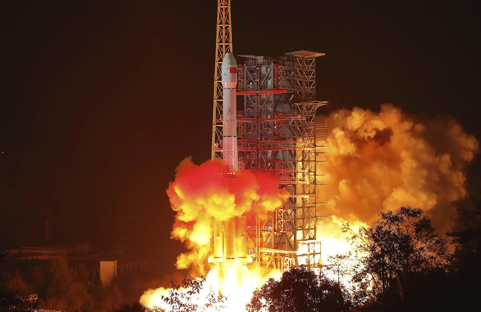 La sonde lunaire Chang'e 4 est lancée depuis le centre de lancement du satellite Xichang dans la province du Sichuan, au sud-ouest de la Chine, le samedi 8 décembre 2018. 