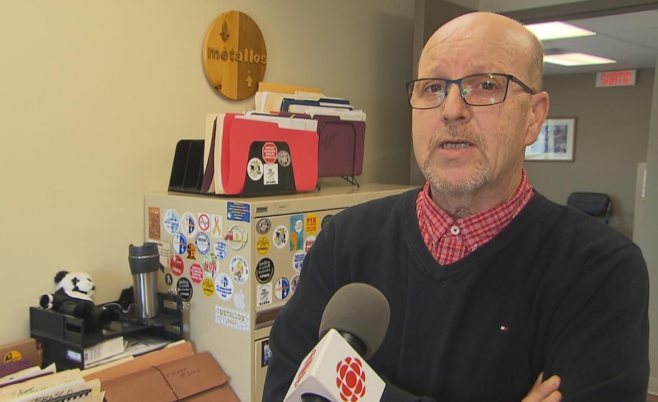 Gilles Ayotte, représentant pour le Syndicat des Métallos des employés des Tim Hortons de Sept-Îles, accorde une entrevue à Radio-Canada.