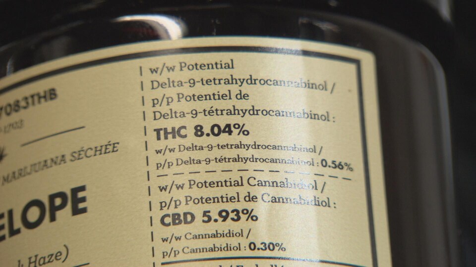 Un contenant de cannabis à usage médicinal du producteur canadien Tweed. 