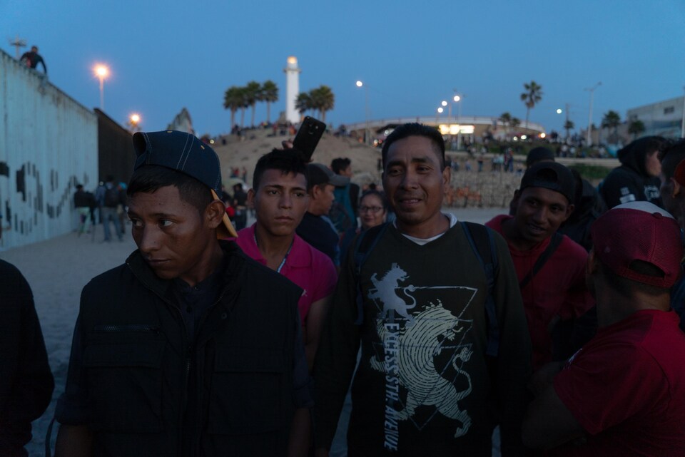 Des migrants à Tijuana au Mexique à la frontière américaine
