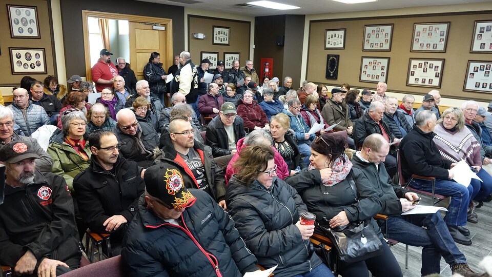La réunion extraordinaire du 24 février a fait salle comble à Tracadie.