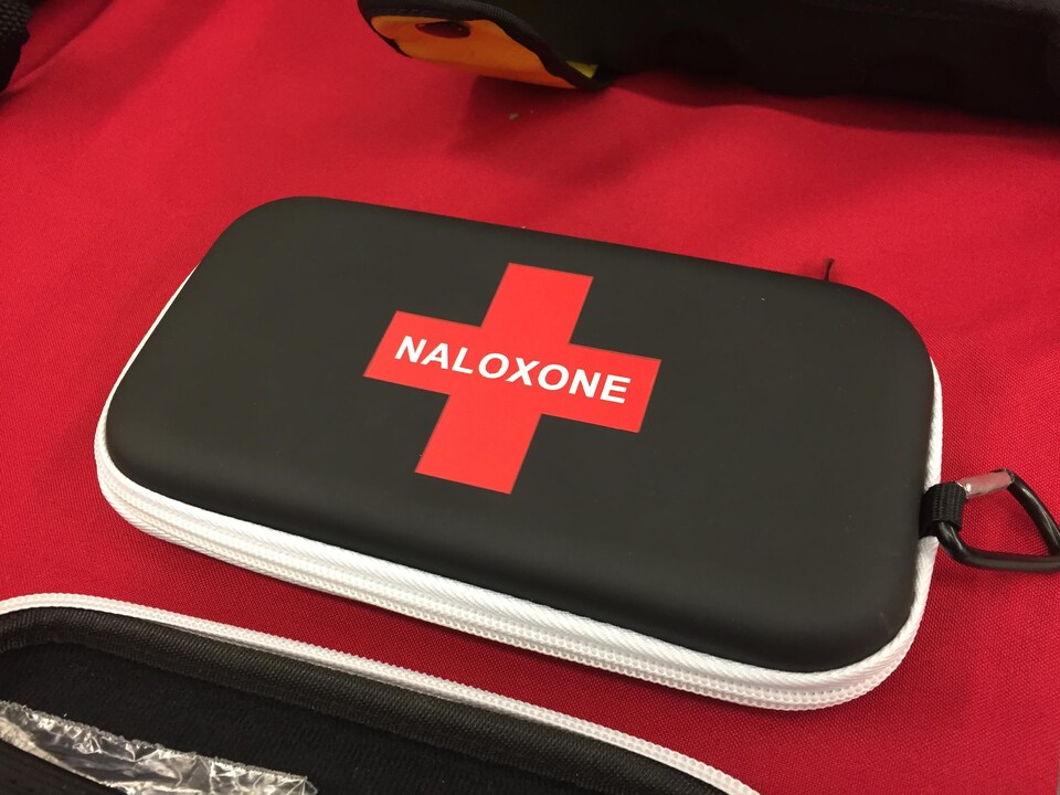 Une trousse de naloxone