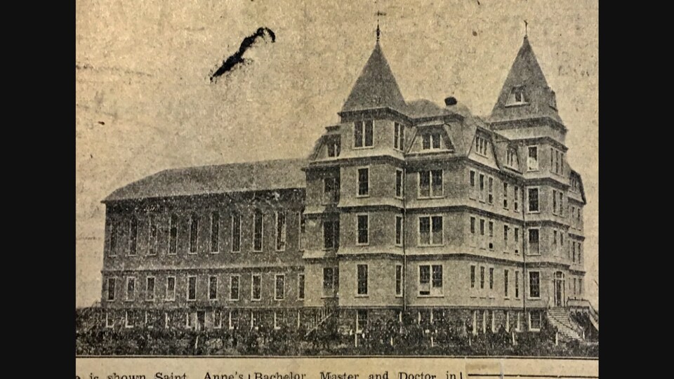 Une photo de l'époque du collège Sainte-Anne. 
