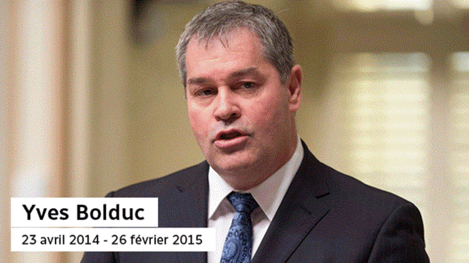 Un montage photo fait défiler des portraits des cinq ministres en train de s'exprimer à l'Assemblée nationale ou devant les médias.