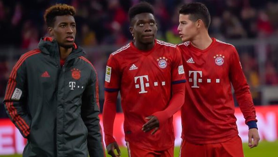 Le milieu de terrain français Kingsley Coman, le milieu de terrain canadien Alphonso Davies et le milieu de terrain colombien James Rodriguez sont photographiés lors du match de football de première division allemande de la Bundesliga.