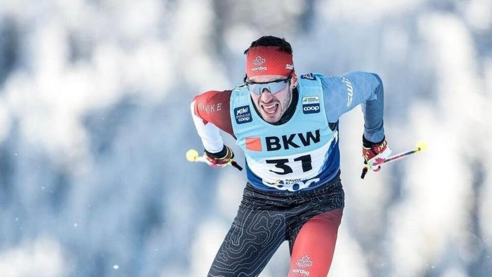 Le skieur de fond en pleine action