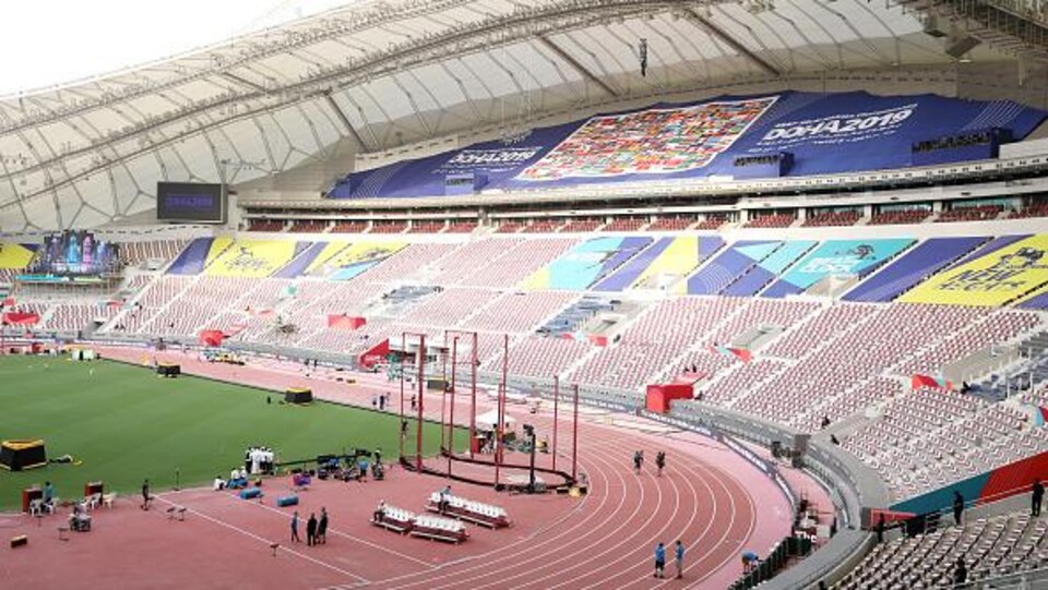 Vue des sièges vides du stade