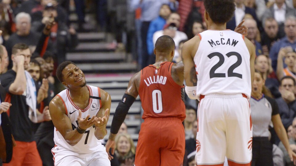 Il réprimande son coéquipier Patrick McCaw.