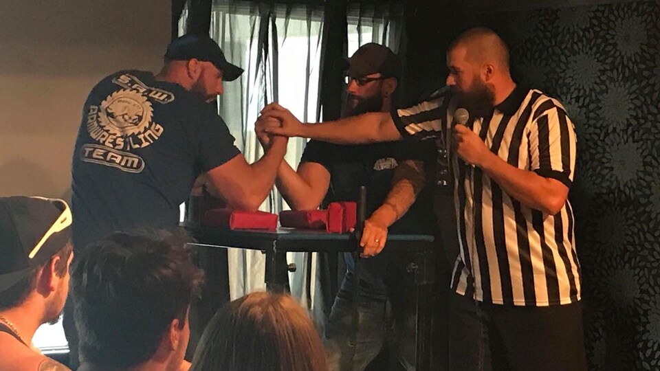 Compétition de bras de fer à VilleMarie RadioCanada.ca