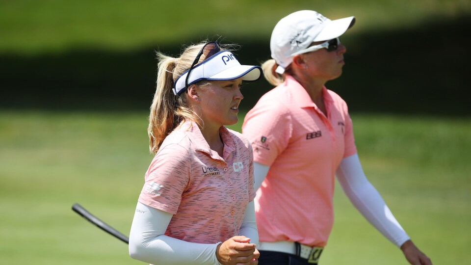 Brooke Henderson (à gauche) et Alena Sharp