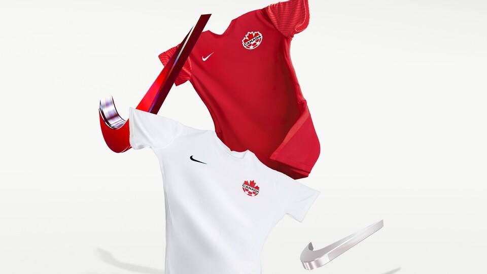 Un montage photo des maillots rouge et blanc du Canada.
