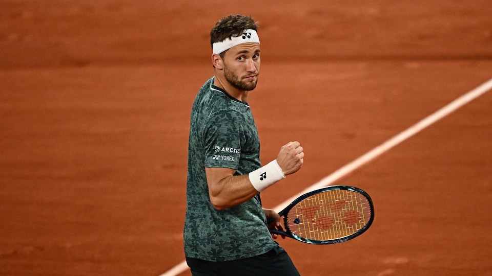 The player raises his fist after a winning move