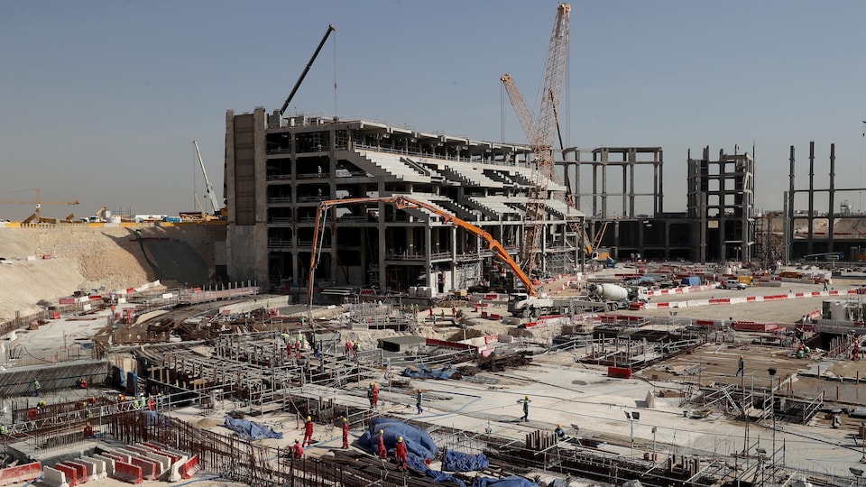 Le chantier du stade Al Bayt au Qatar