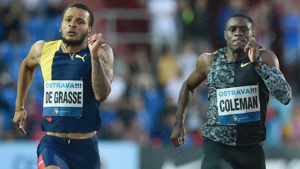 Deux coureurs côte à côte en plein effort