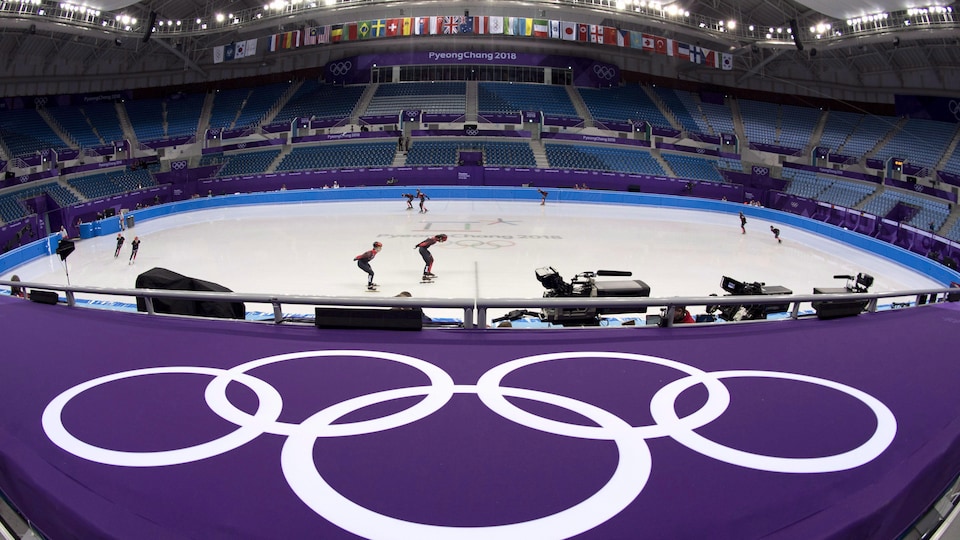 Des membres de l'équipe canadienne de patinage de vitesse courte piste à l'entraînement à Pyeongchang en 2018
