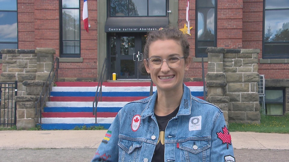 Geneviève Lalonde sourit.