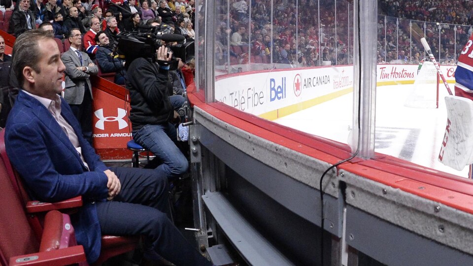 Geoff Molson assiste à un match du Canadien au Centre Bell.