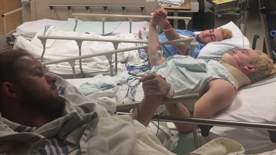 Graysen Cameron, Derek Patter et Nick Shumlanski, tous blessés à la suite de l'accident routier des Broncos de Humboldt.
