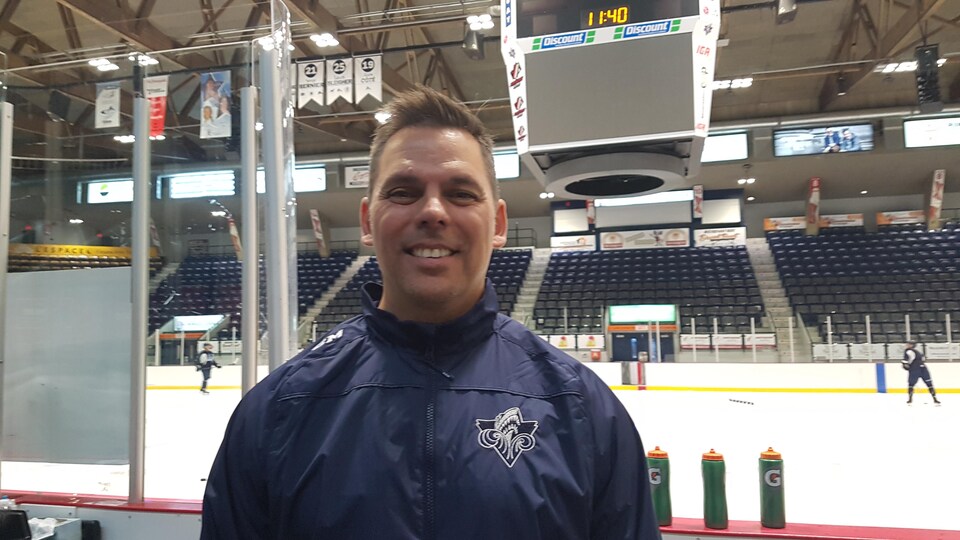 Stéphane Dubé, photo buste au Colisée de Rimouski