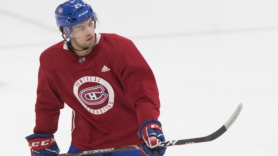 Un joueur de hockey à l'entraînement