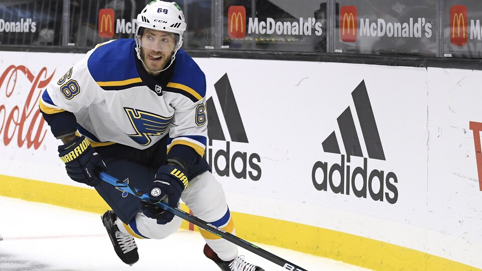 Mike Hoffman pendant un match