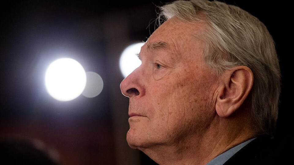 Dick Pound en gros plan lors d'une conférence