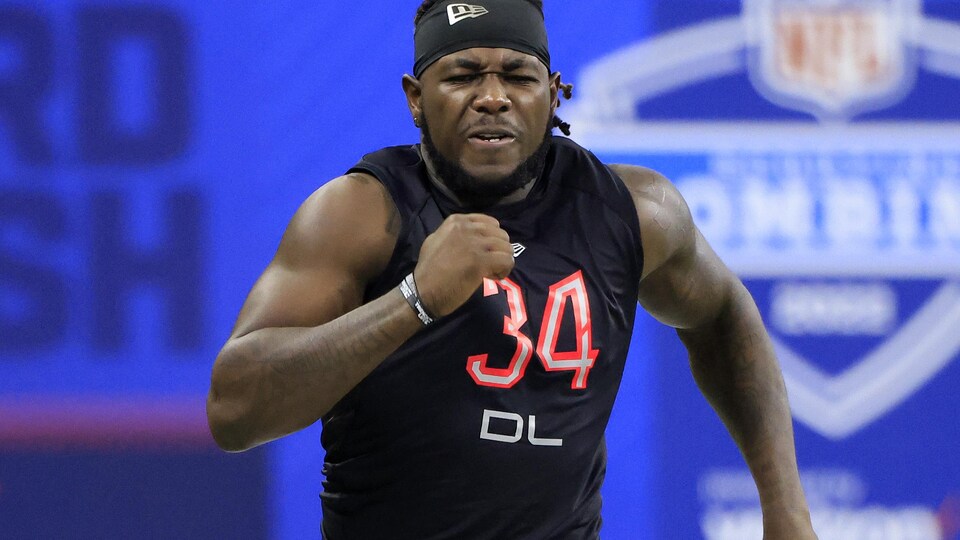 A football player runs as fast as he can in an NFL test series.