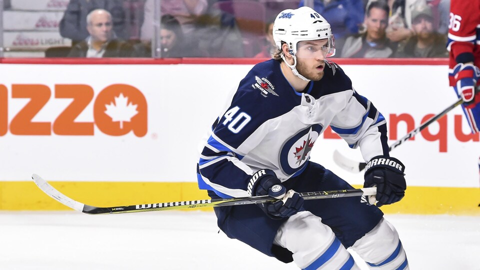 MONTREAL, QC - APRIL 03: Joel Armia des Jets de Winnipeg patine dans un match contre le Canadien, le 3 avril 2018 au Centre Bell de Montréal.