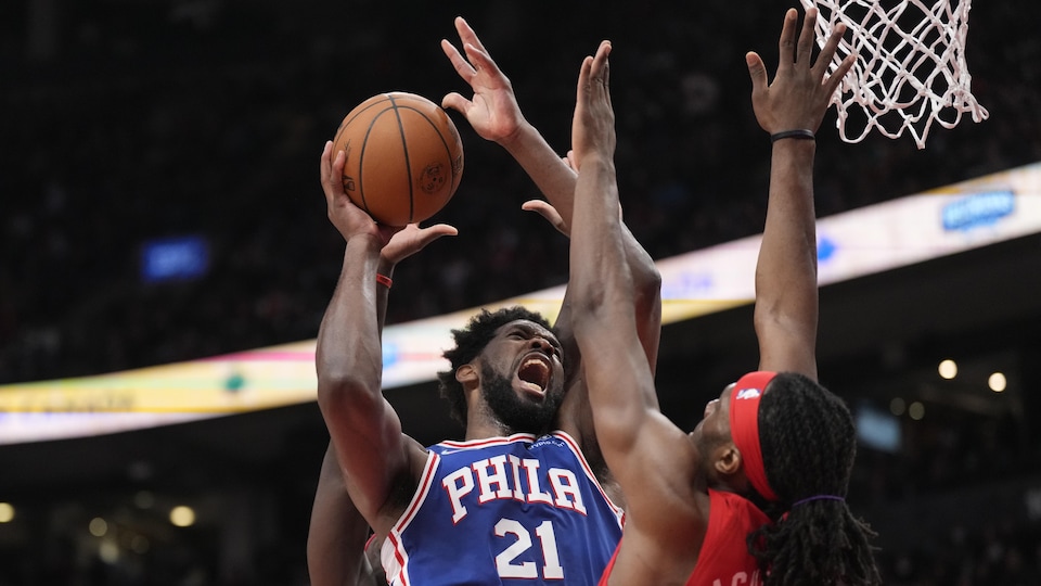 Joel Embiid tried to score a field goal against the Raptors.