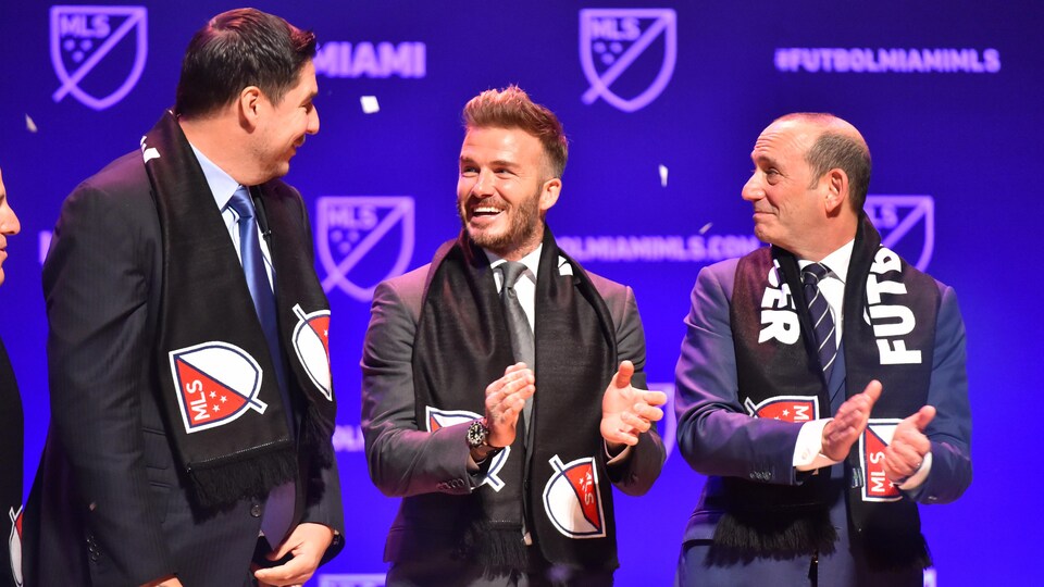 Marcelo Claure, David Beckham (centre), et Don Garber