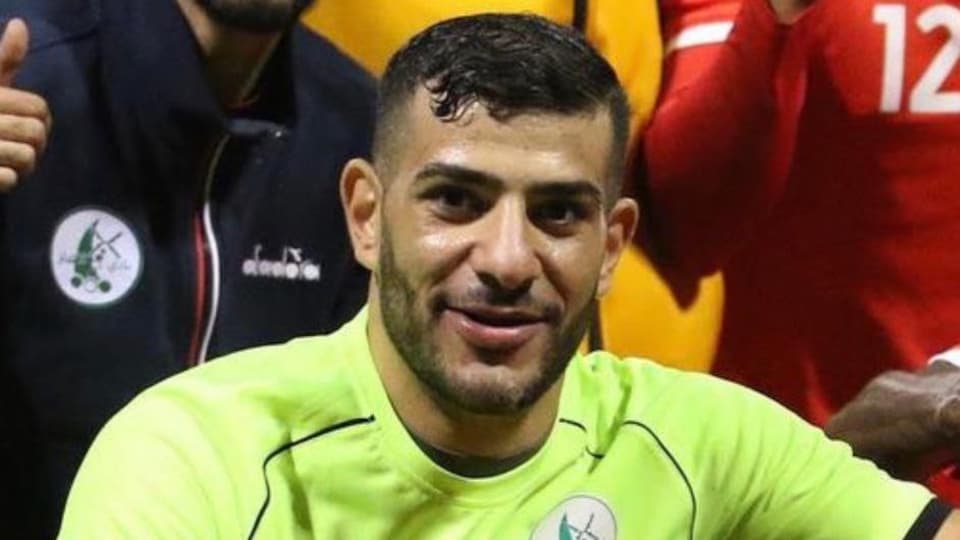 Gros plan d'un joueur de soccer dans une photo d'équipe
