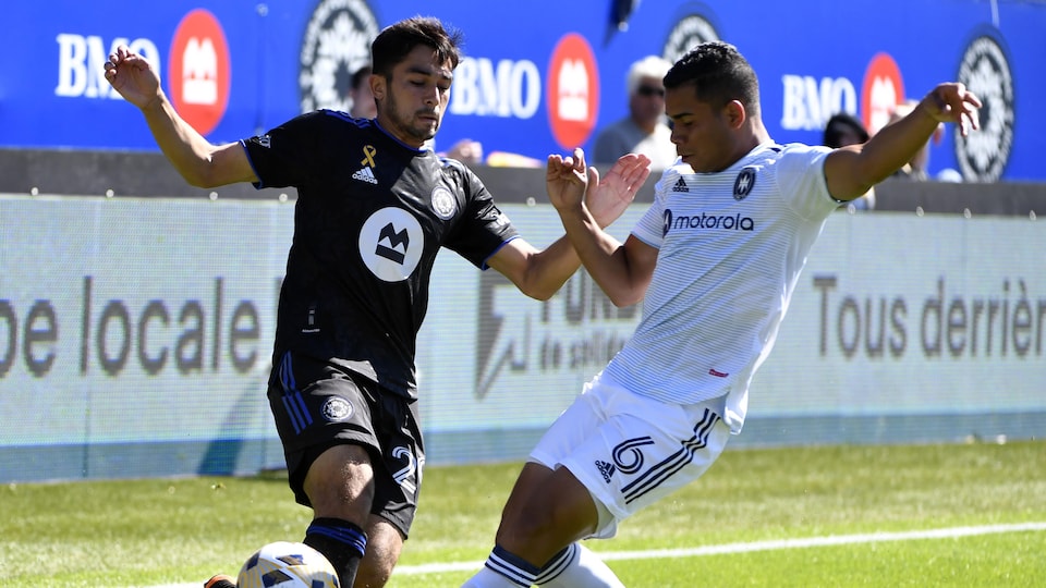 Deux joueurs de soccer.