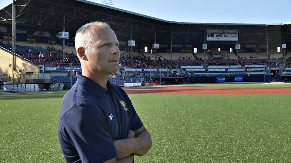 Michel Laplante au stade Canac, domicile des Capitales de Québec