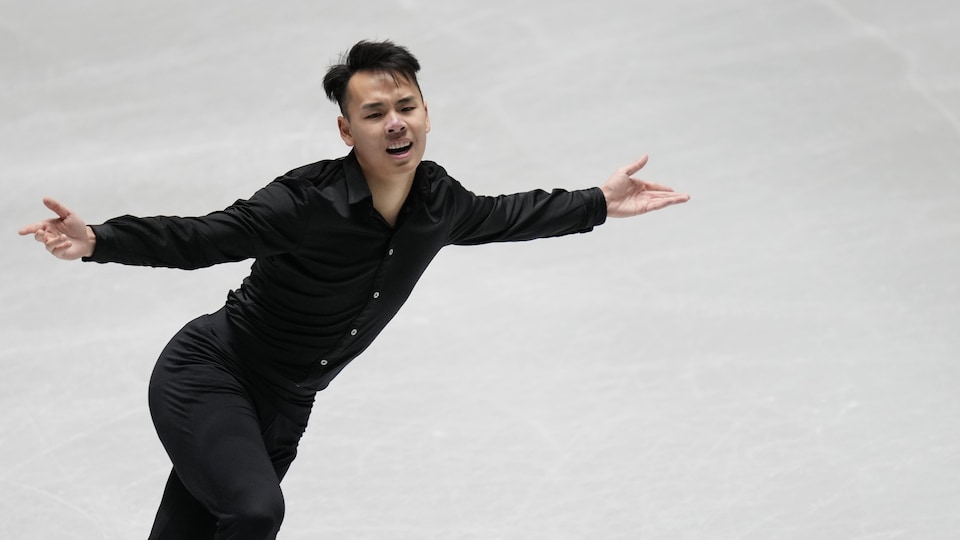 Il patine lors d'une compétition à Tokyo en novembre.