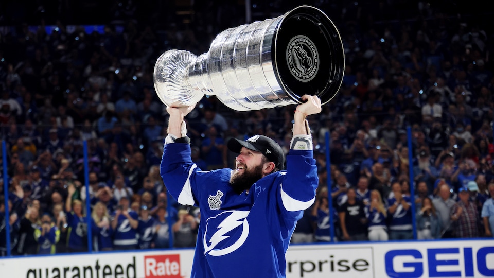 He lifts the Stanley Cup.