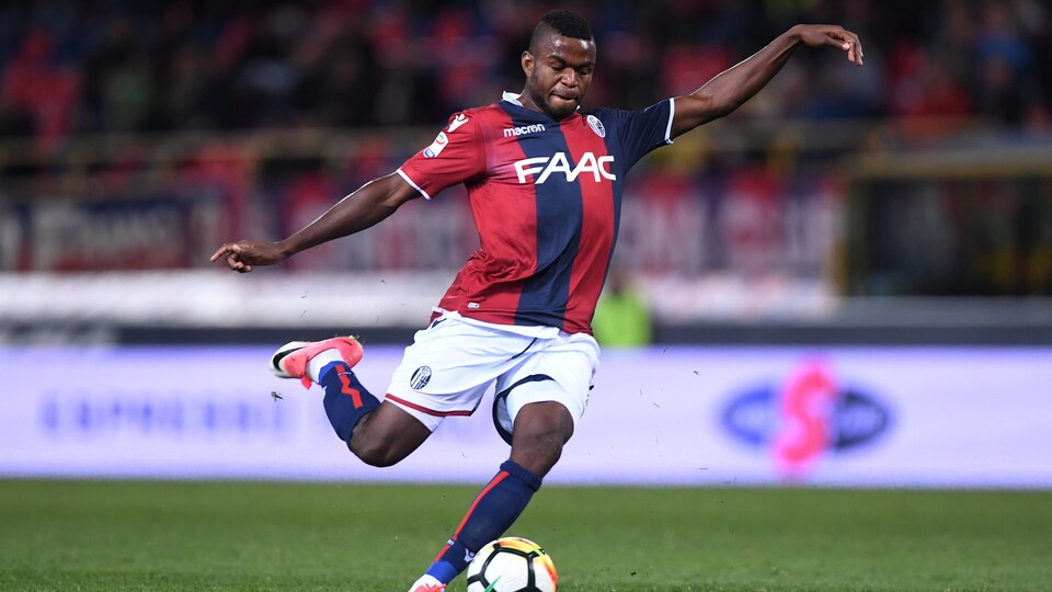 Orji Okwonkwo avec le FC Bologne