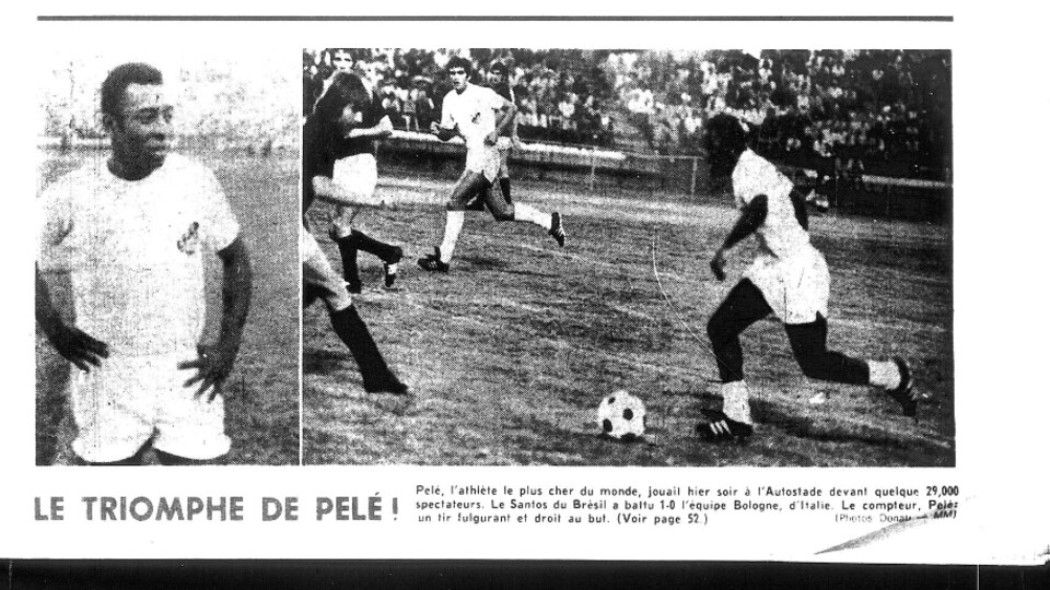 L'article montre une photo de Pelé qui maîtrise le ballon au cours du match. Il est écrit en dessous : « Pelé, l'athlète le plus cher du monde, jouait hier soir à l'Autostade devant quelque 29 000 spectateurs. » 