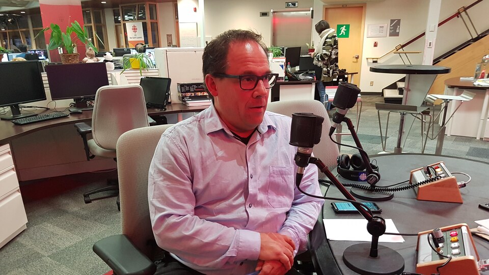 Jacques Proulx sur le plateau radio de L'heure de l'Est