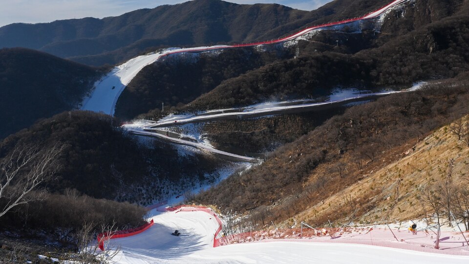 Vue d'ensemble d'une piste de ski alpin