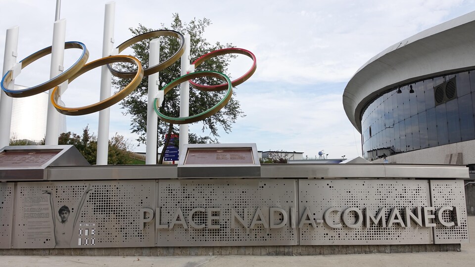 La place Nadia-Comaneci, à côté du Stade olympique de Montréal