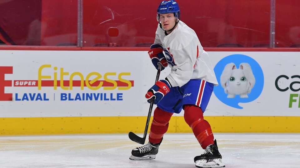 Tristan Pomerleau sur la glace portant les couleurs du Rocket de Laval