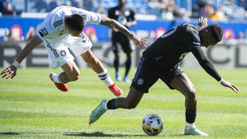 Deux joueurs de soccer.